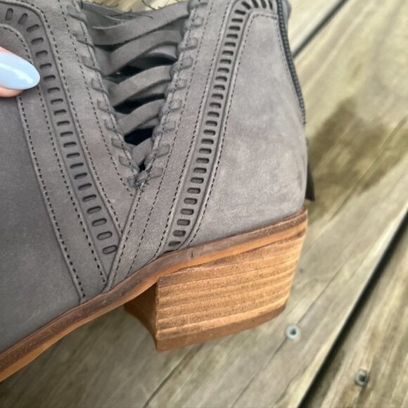 Vince Camuto Gray Leather Pimmy Ankle Boots Size 8 - Picture 6 of 11